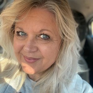 Meet your Posher, Debra